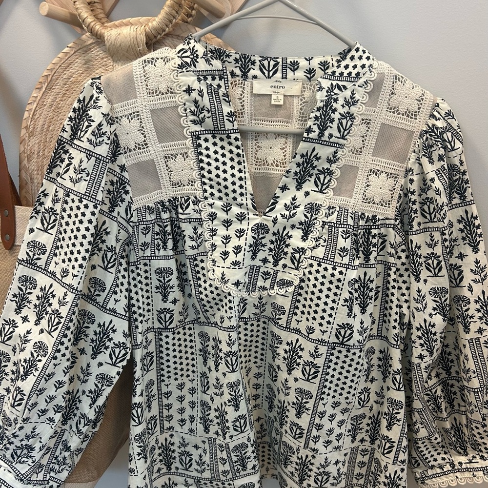 Entro Back in Bloom Bohemian Peasant Swing Top Spring Easter Black White